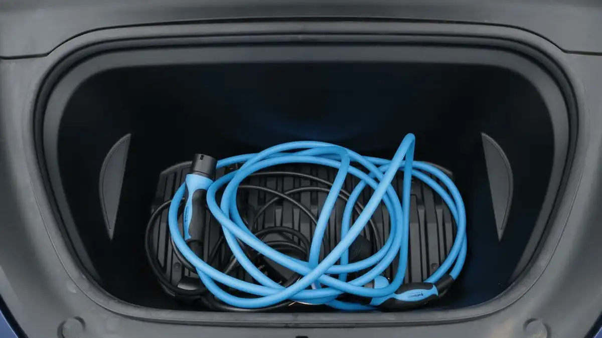 2022-tesla-model-y-e-long-range-big-19