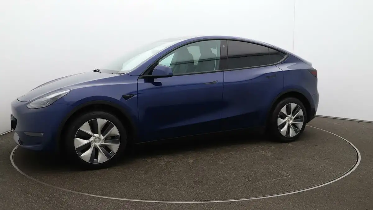 2022-tesla-model-y-e-long-range-big-67