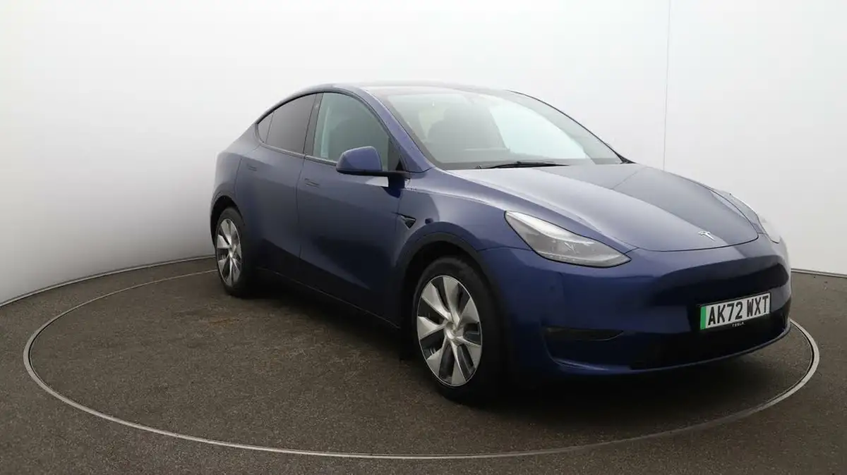 2022-tesla-model-y-e-long-range-big-43