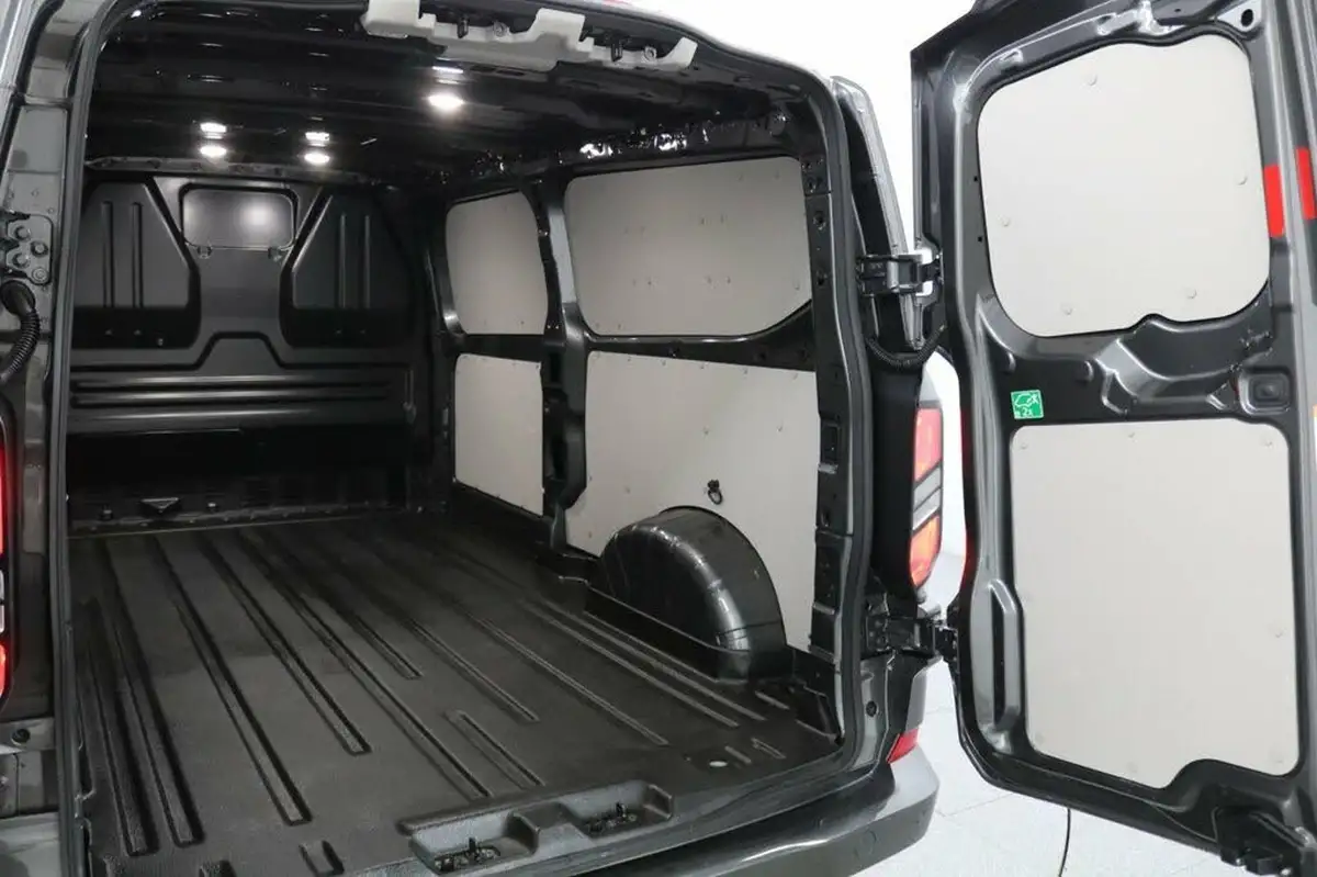 2023-ford-transit-custom-20tdci-320-l2h1-limited-136pseu6e-panel-van-1996cc-auto-big-18