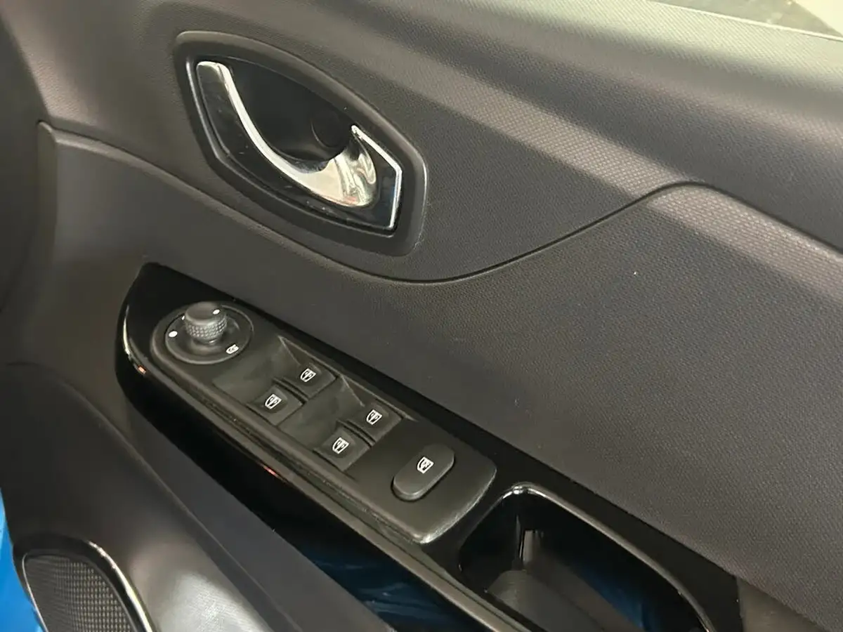 2016-renault-captur-09-dynamique-s-nav-big-20