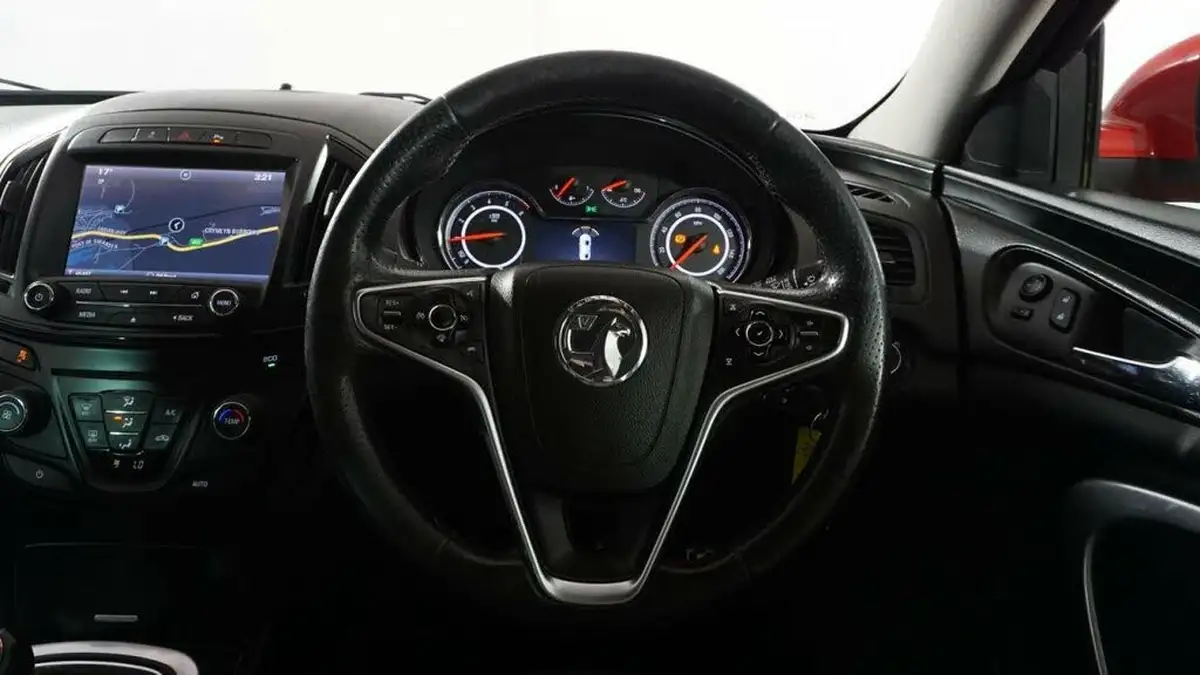 2016-vauxhall-insignia-20cdti-sri-nav-ecoflex-ss-hatchback-5d-big-15
