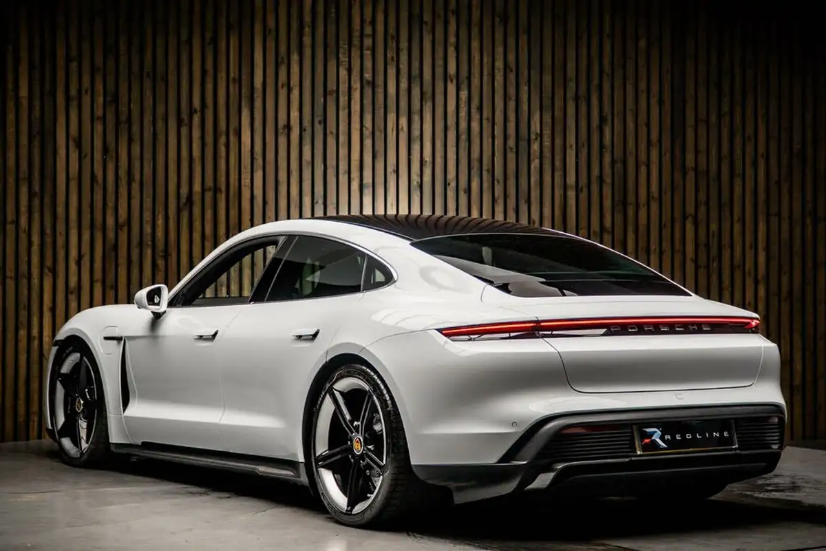 2022-porsche-taycan-e-turbo-s-big-2