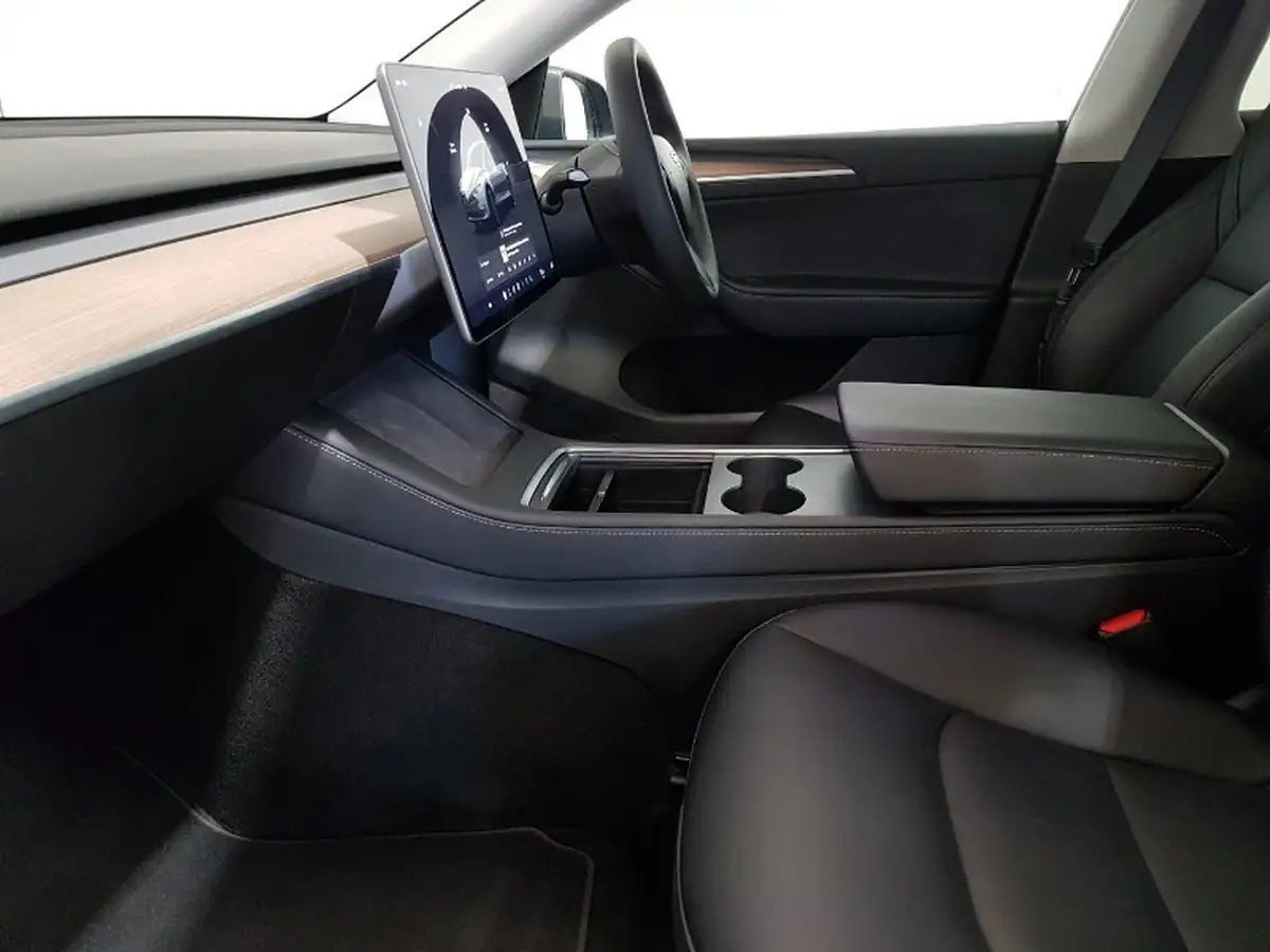 2022-tesla-model-y-e-performance-big-4