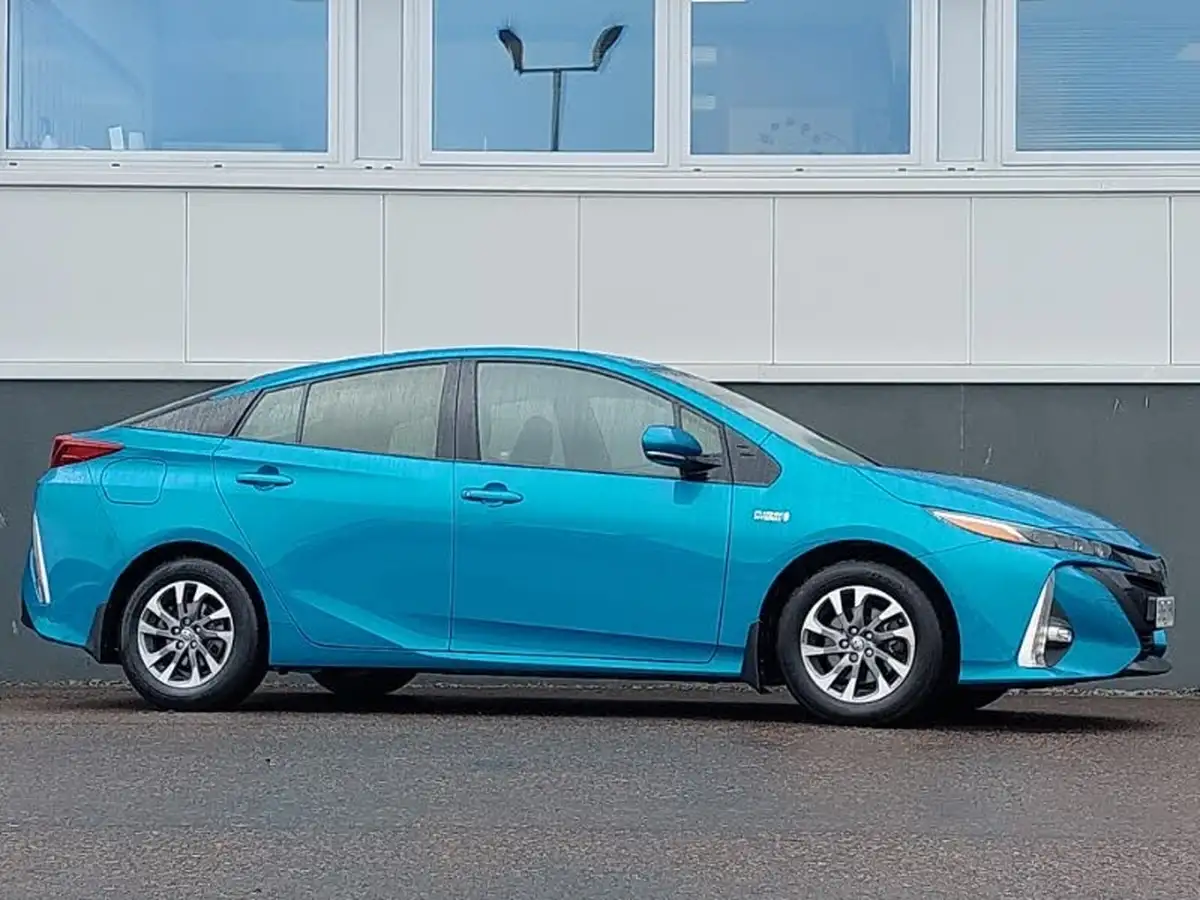 2019-toyota-prius-big-18