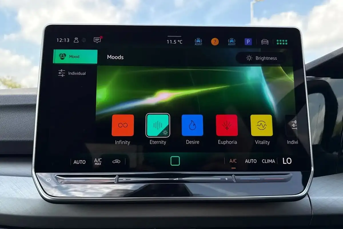2025-volkswagen-golf-15-etsi-match-big-36