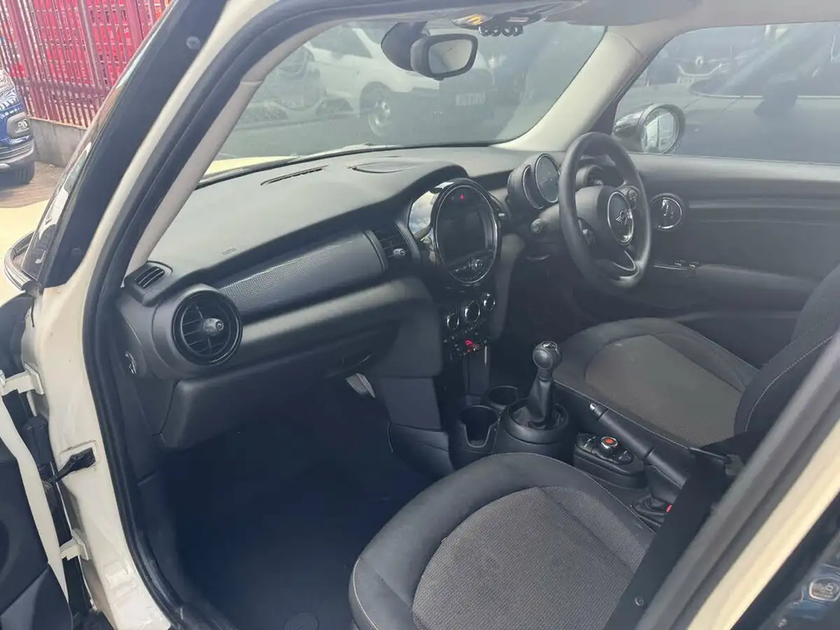 2019-mini-cooper-15-cooper-classic-hatchback-5d-big-19