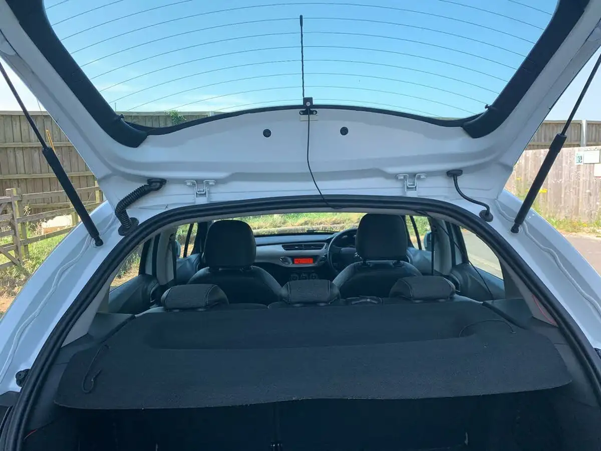 2016-citroen-c3-12-edition-big-37