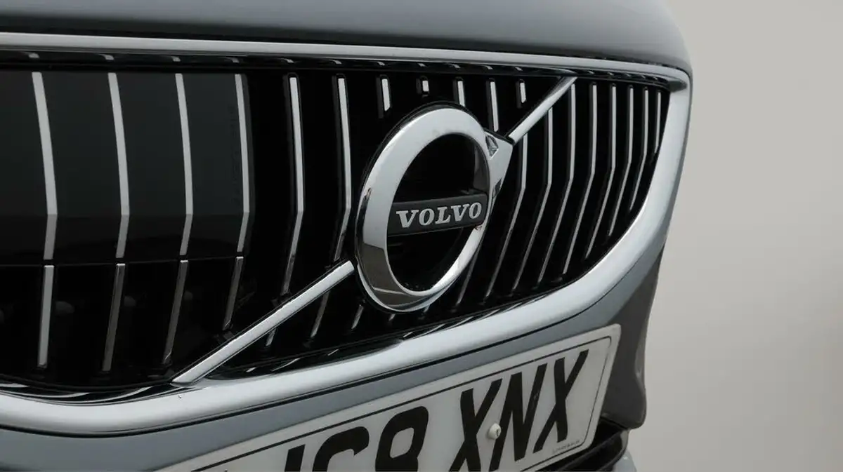 2018-volvo-v40-15-t3-inscription-big-23