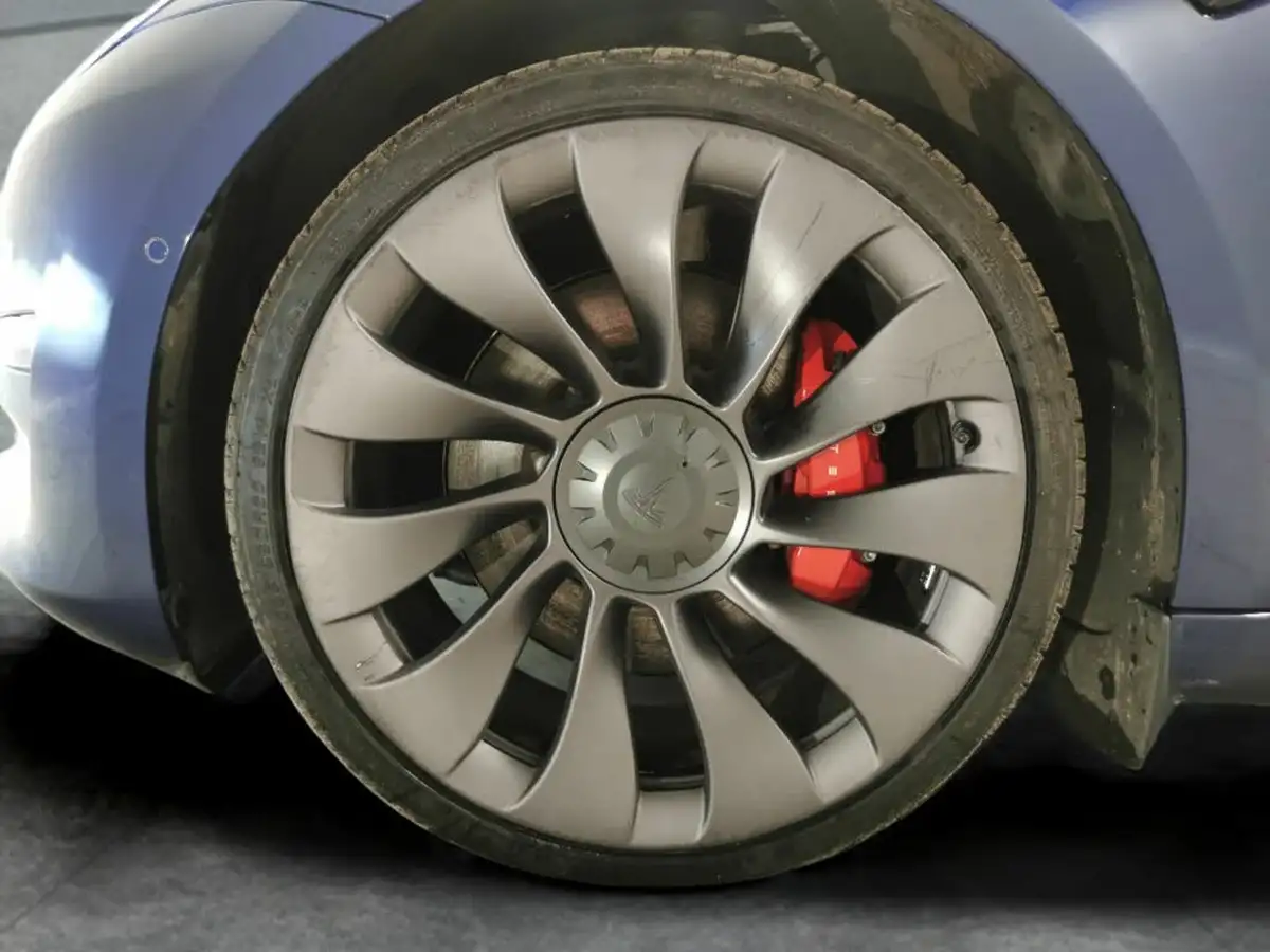2020-tesla-model-3-e-performance-big-27