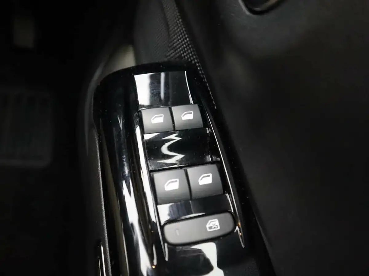 2022-citroen-c3-12-puretech-shine-plus-110ps-ss-eat6-big-35