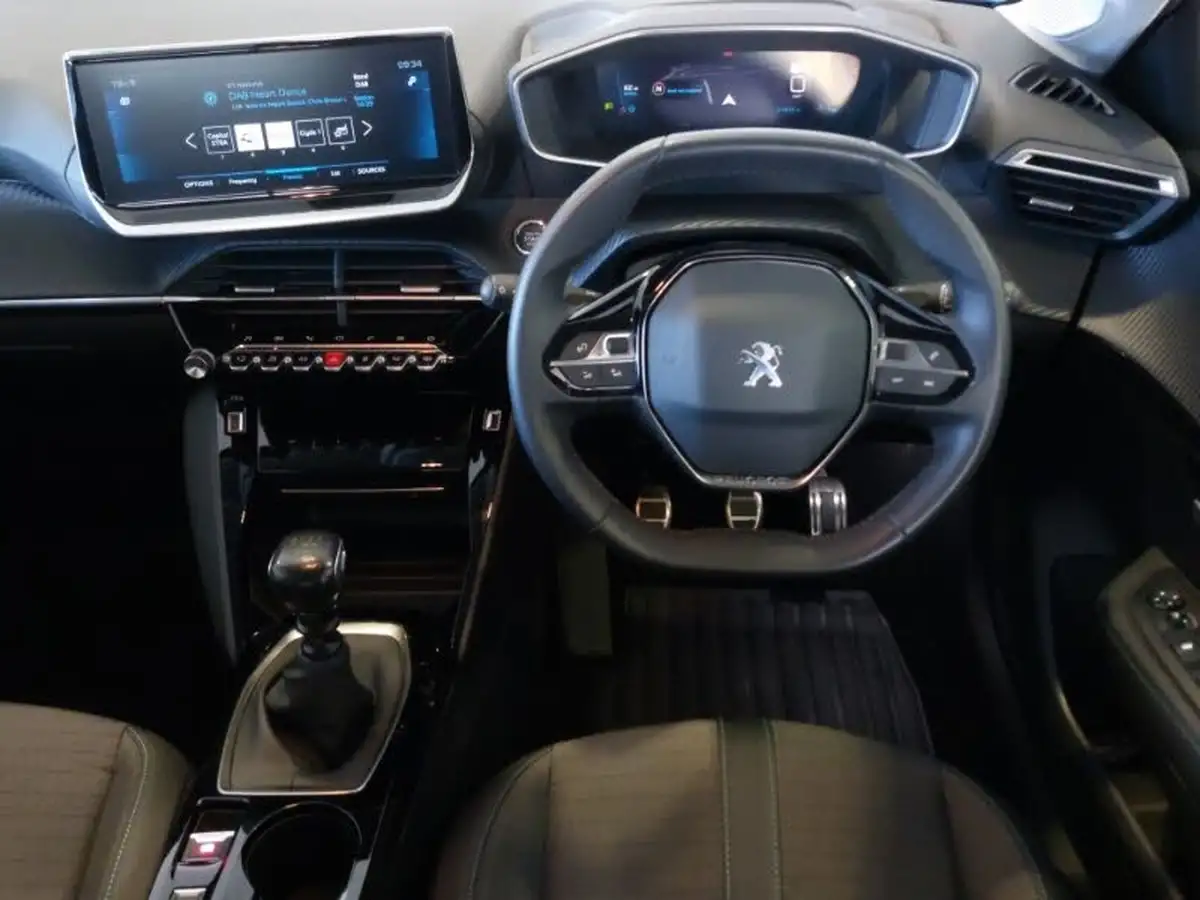 2022-peugeot-208-12-puretech-allure-premium-100ps-big-4
