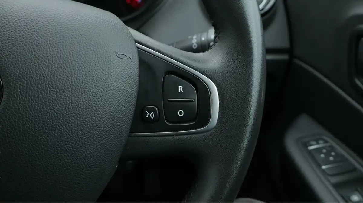 2019-renault-captur-09-tce-iconic-big-24