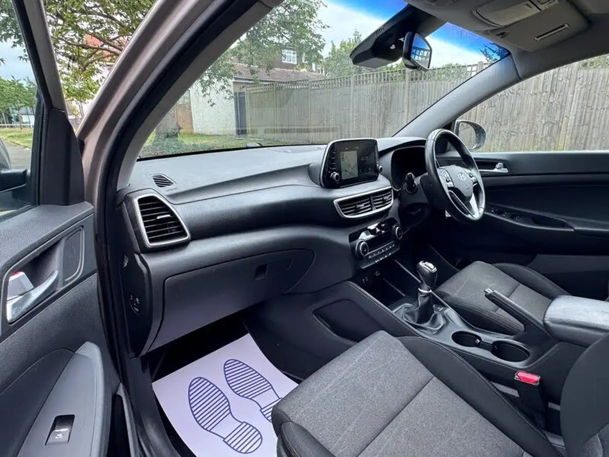 2018-hyundai-tucson-16-gdi-se-nav-big-15