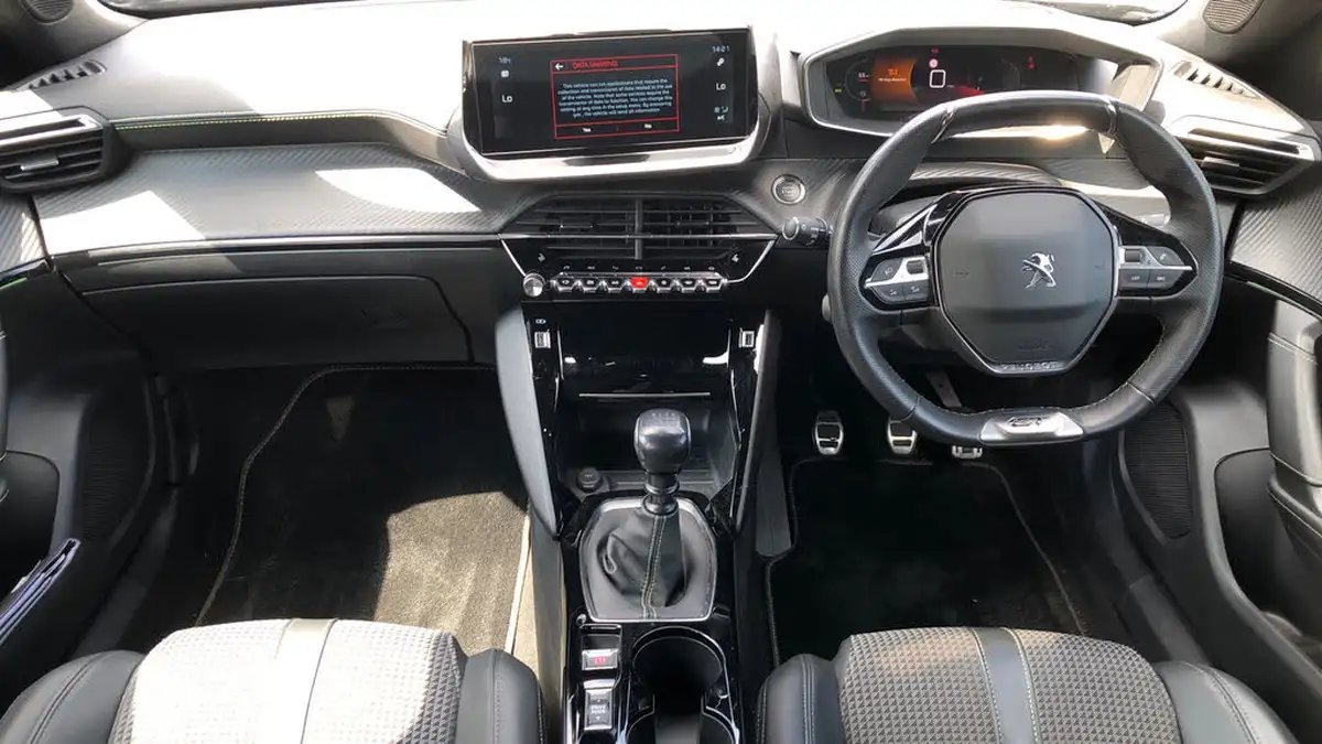 2022-peugeot-2008-suv-12-puretech-gt-big-3
