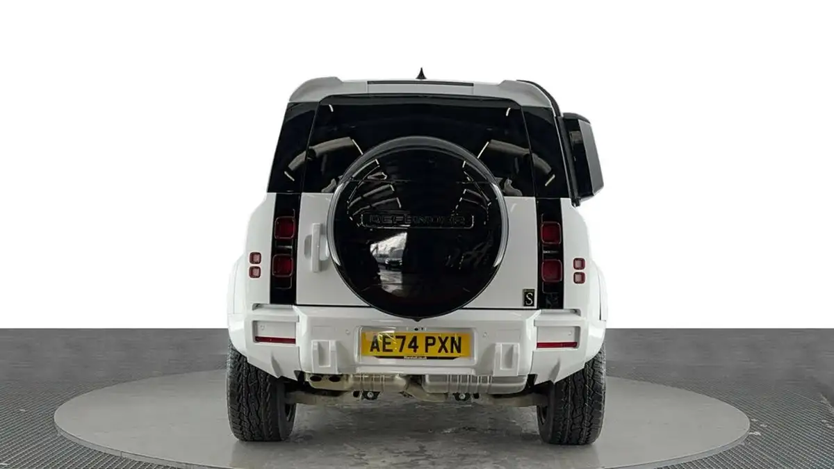 2024-land-rover-110-defender-big-4