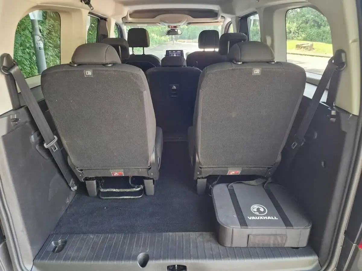 2023-vauxhall-combo-life-e-design-xl-big-40