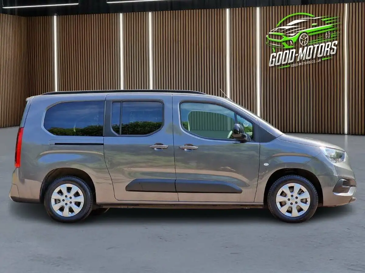 2023-vauxhall-combo-life-e-design-xl-big-16