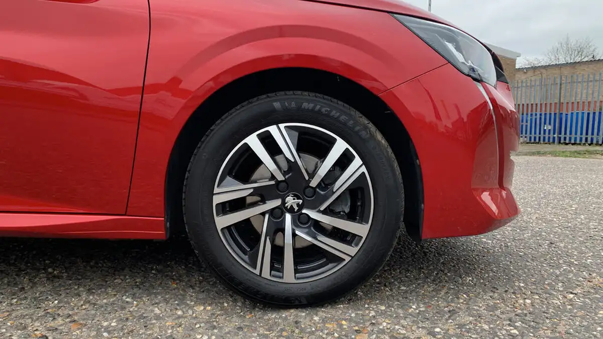 2023-peugeot-208-12-puretech-allure-premium-100ps-big-17