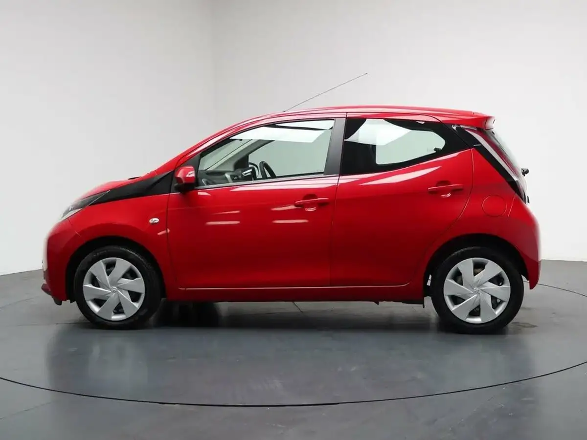 2015-toyota-aygo-10-vvt-i-x-play-5d-x-shift-big-7