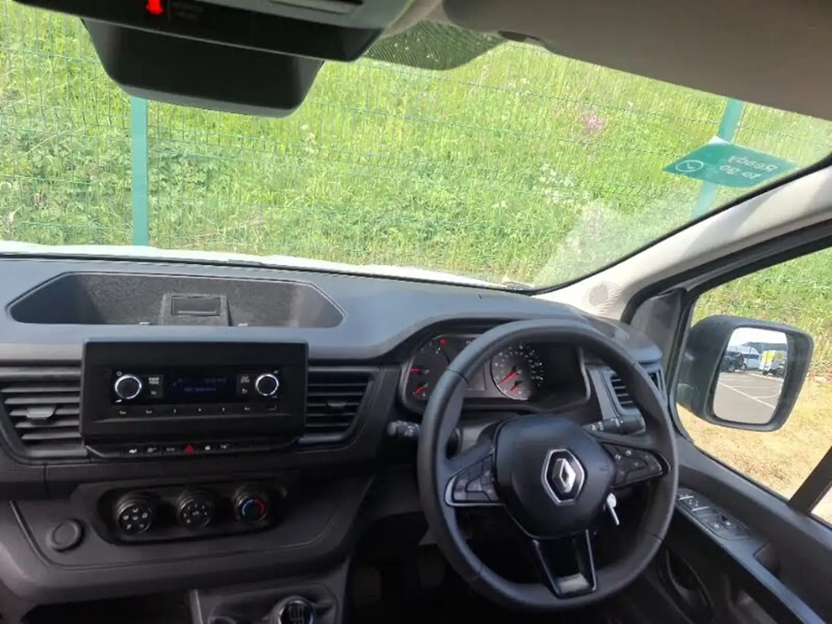 2022-renault-trafic-20dci-ll30-130-business-panel-big-2