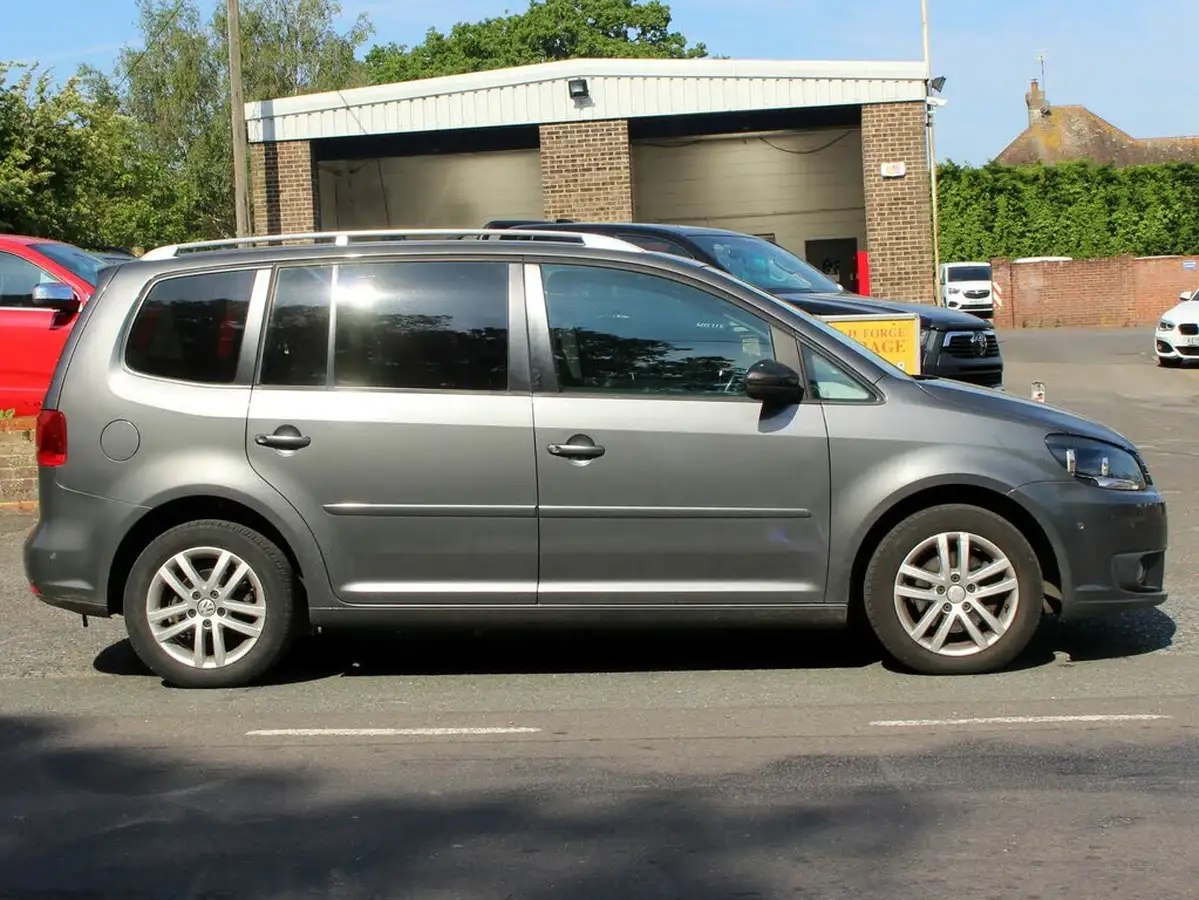 2010-volkswagen-touran-14-se-dsg-big-8