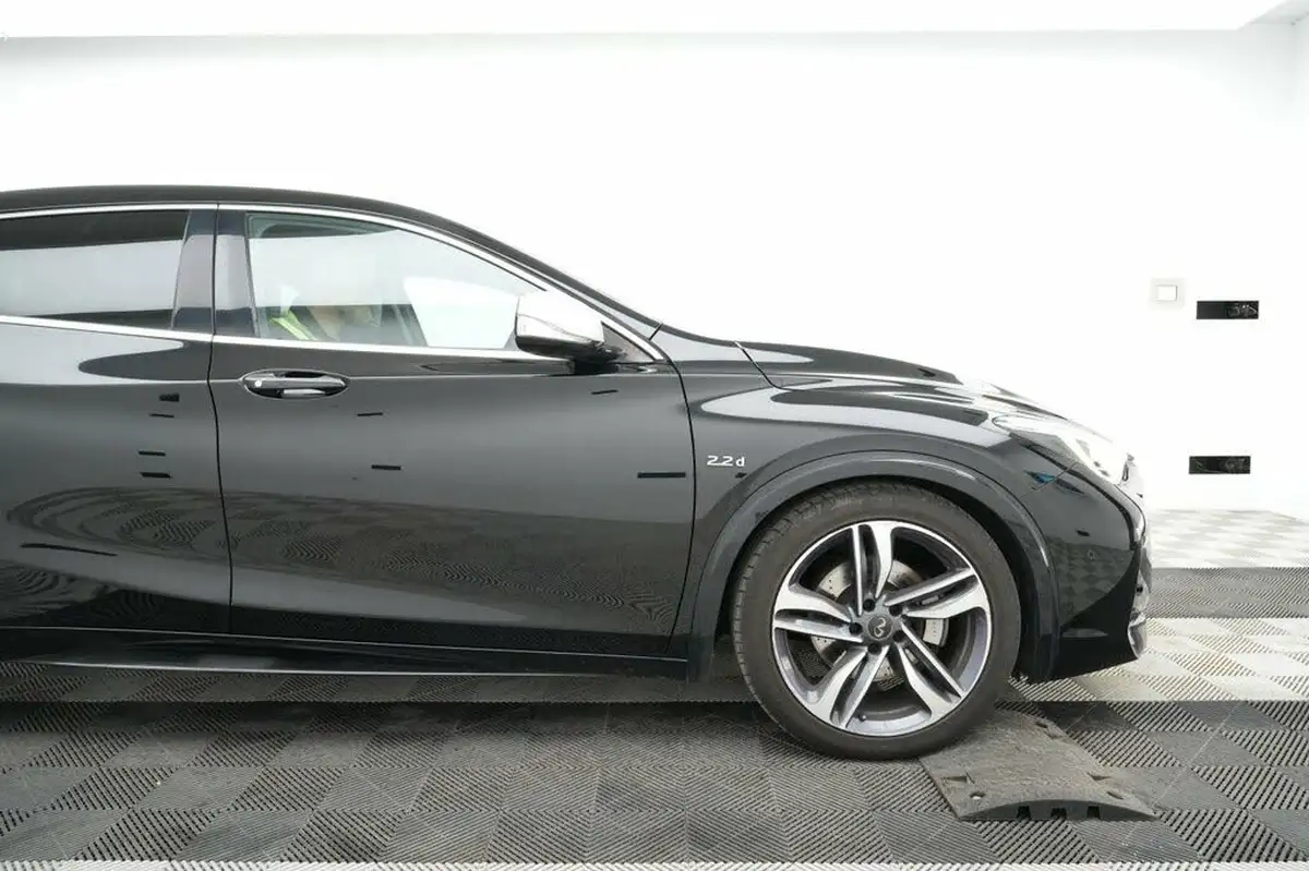 2017-infiniti-q30-22d-sport-awd-big-2