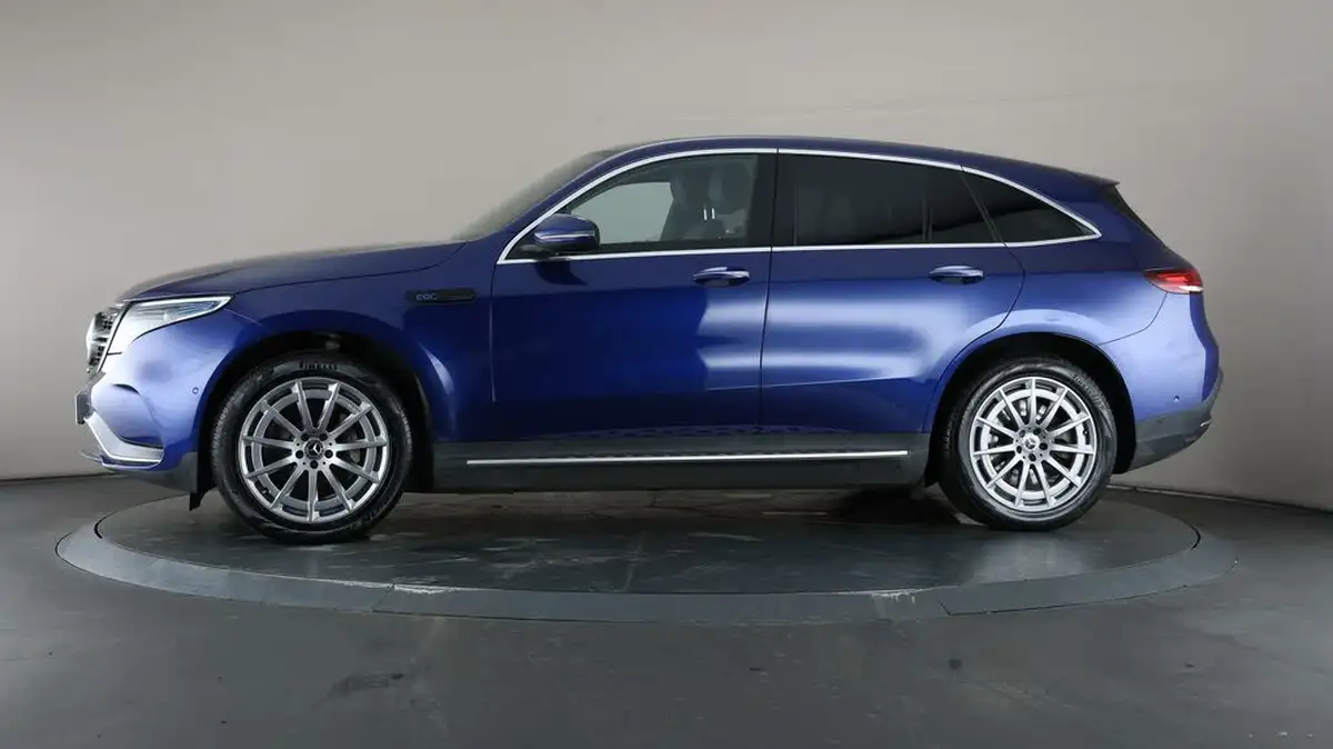 2021-mercedes-benz-eqc-e-eqc-400-amg-line-big-31