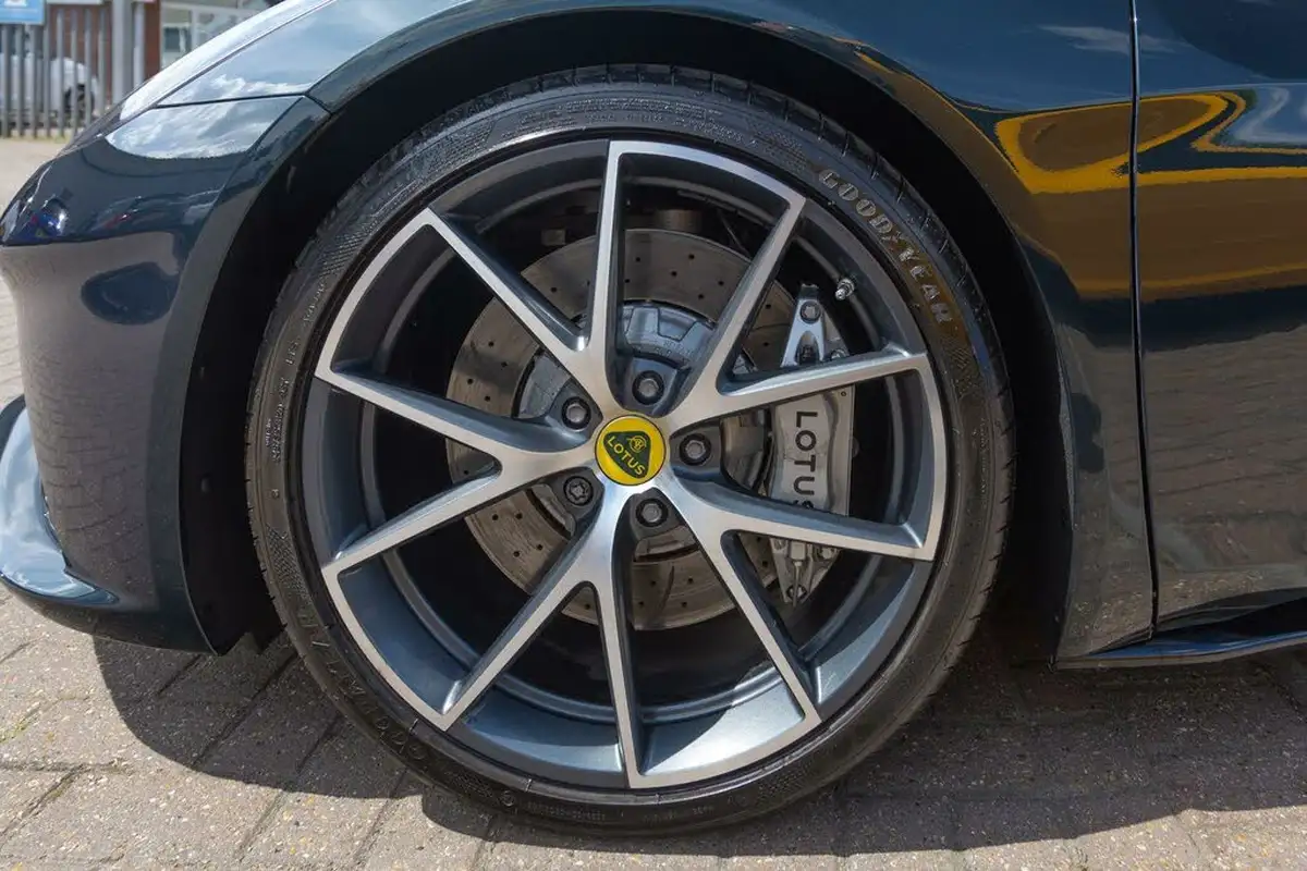 2024-lotus-emira-big-17