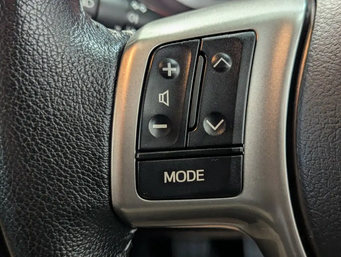 2016-toyota-yaris-133-icon-vvt-i-5d-big-14