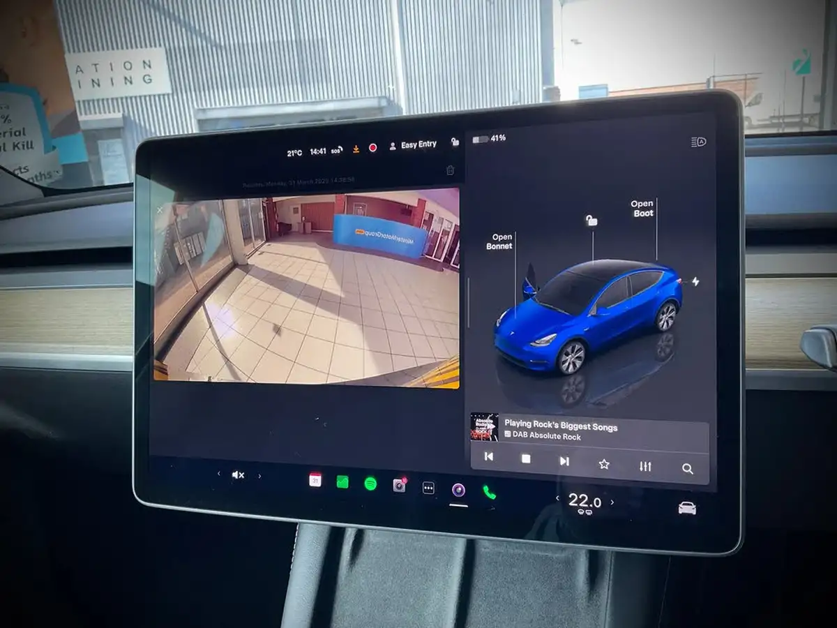 2022-tesla-model-y-e-long-range-big-32