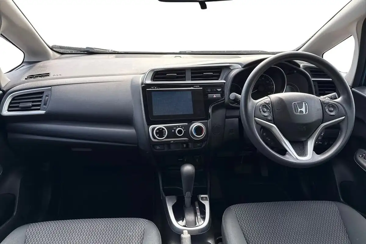 2018-honda-jazz-13-i-vtec-se-cvt-big-16