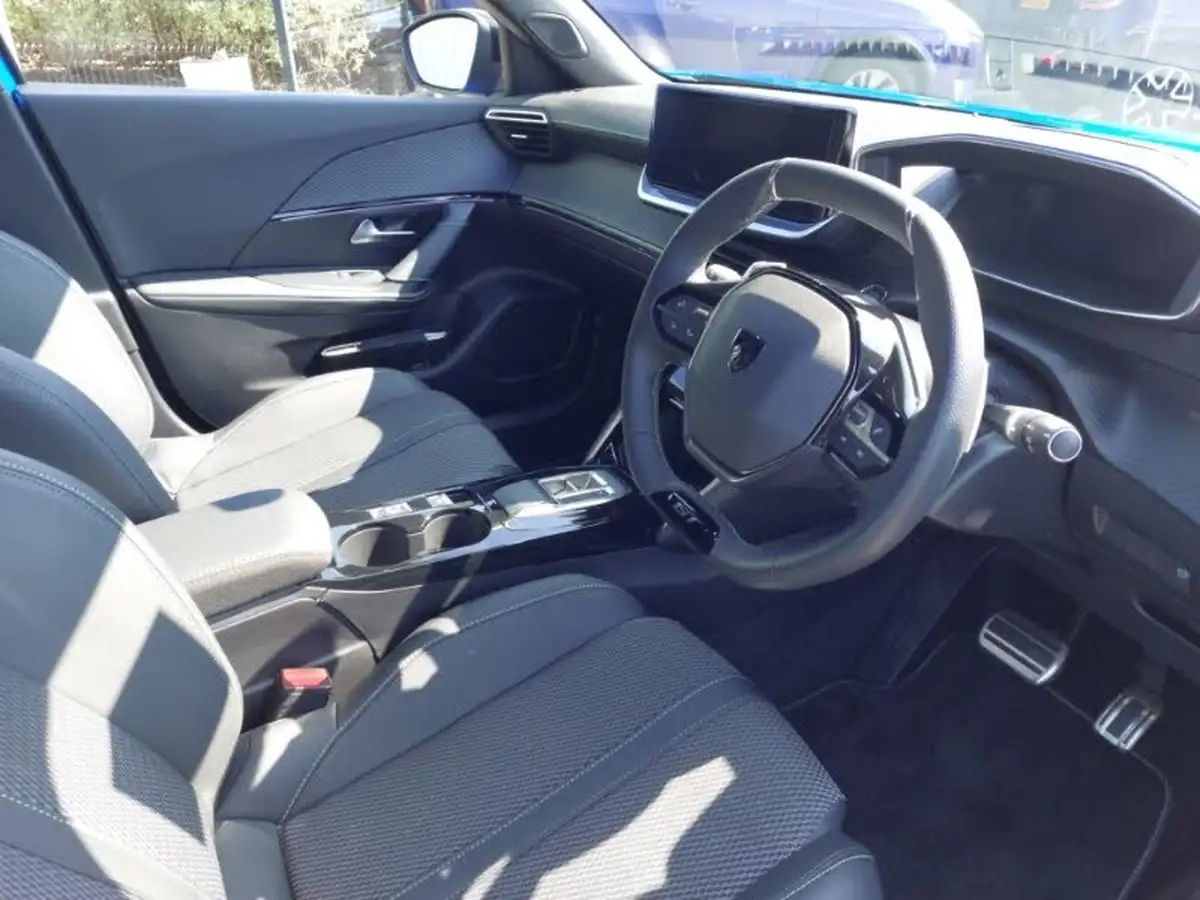 2024-peugeot-2008-suv-12-puretech-gt-130ps-eat8-big-11