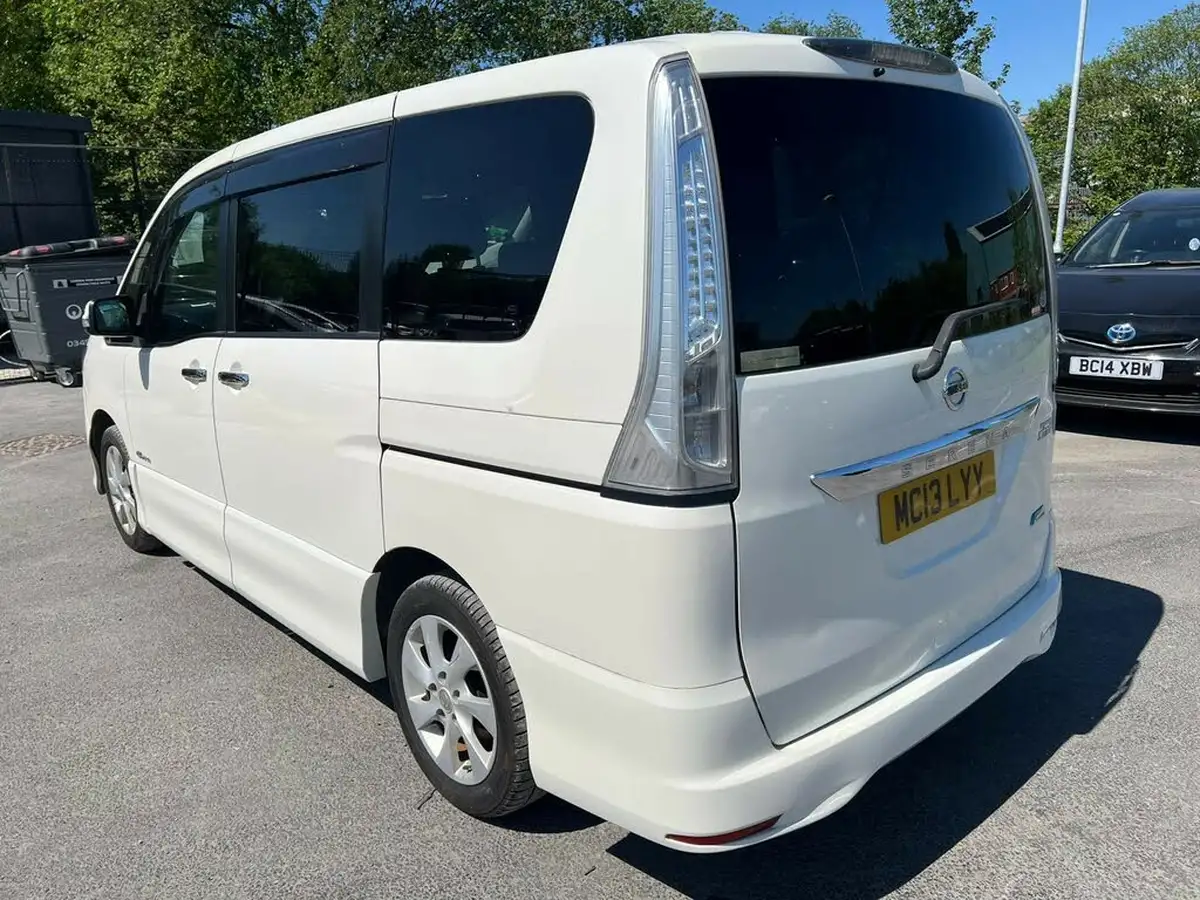 2013-nissan-serena-big-11