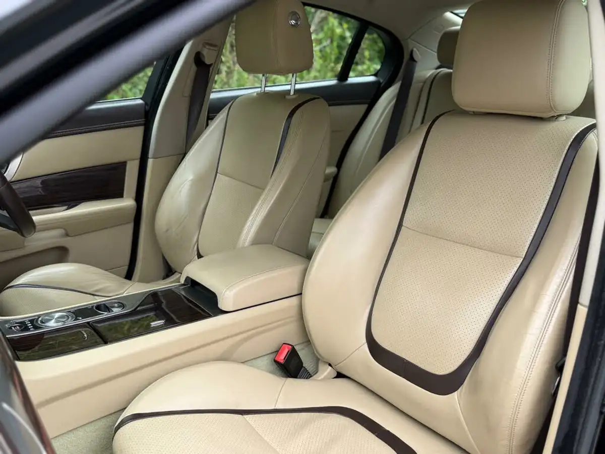 2015-jaguar-xf-22td-portfolio-200ps-saloon-4d-big-13