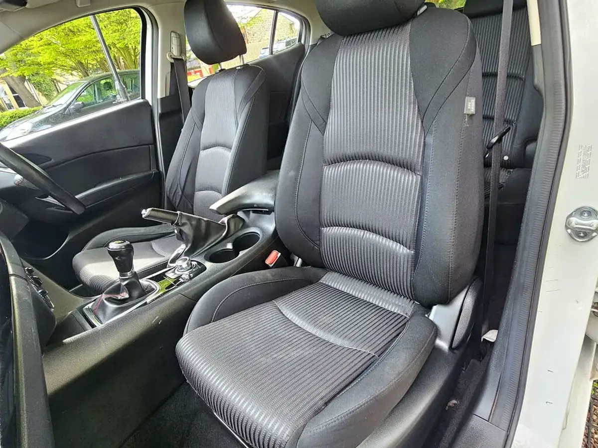 2015-mazda-mazda3-20-se-hatchback-5d-big-20