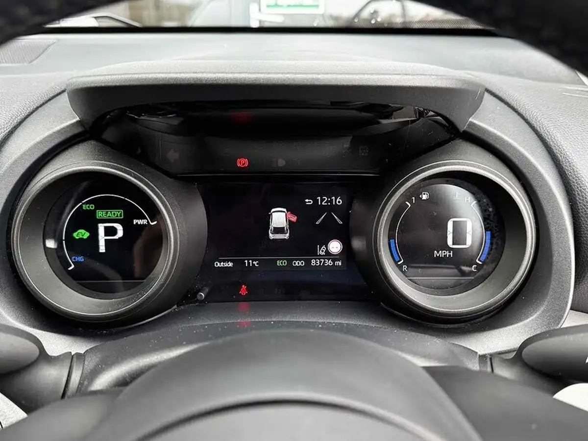 2022-toyota-yaris-cross-15-vvt-i-icon-big-39