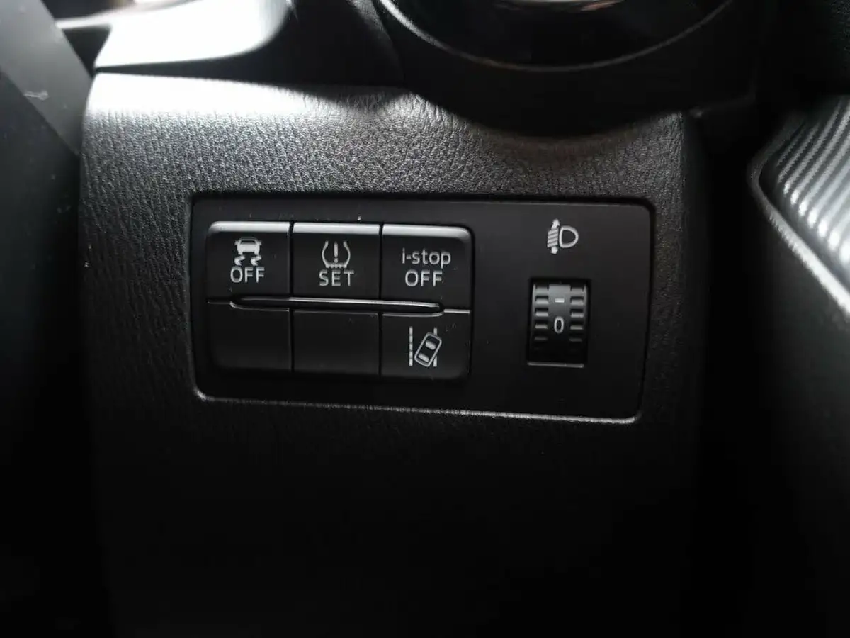 2016-mazda-mazda2-15td-sport-nav-big-37