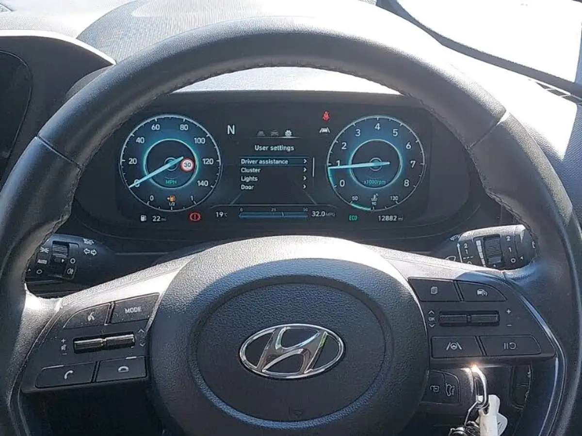 2022-hyundai-i20-10-t-gdi-se-connect-eclutch-imt-big-9