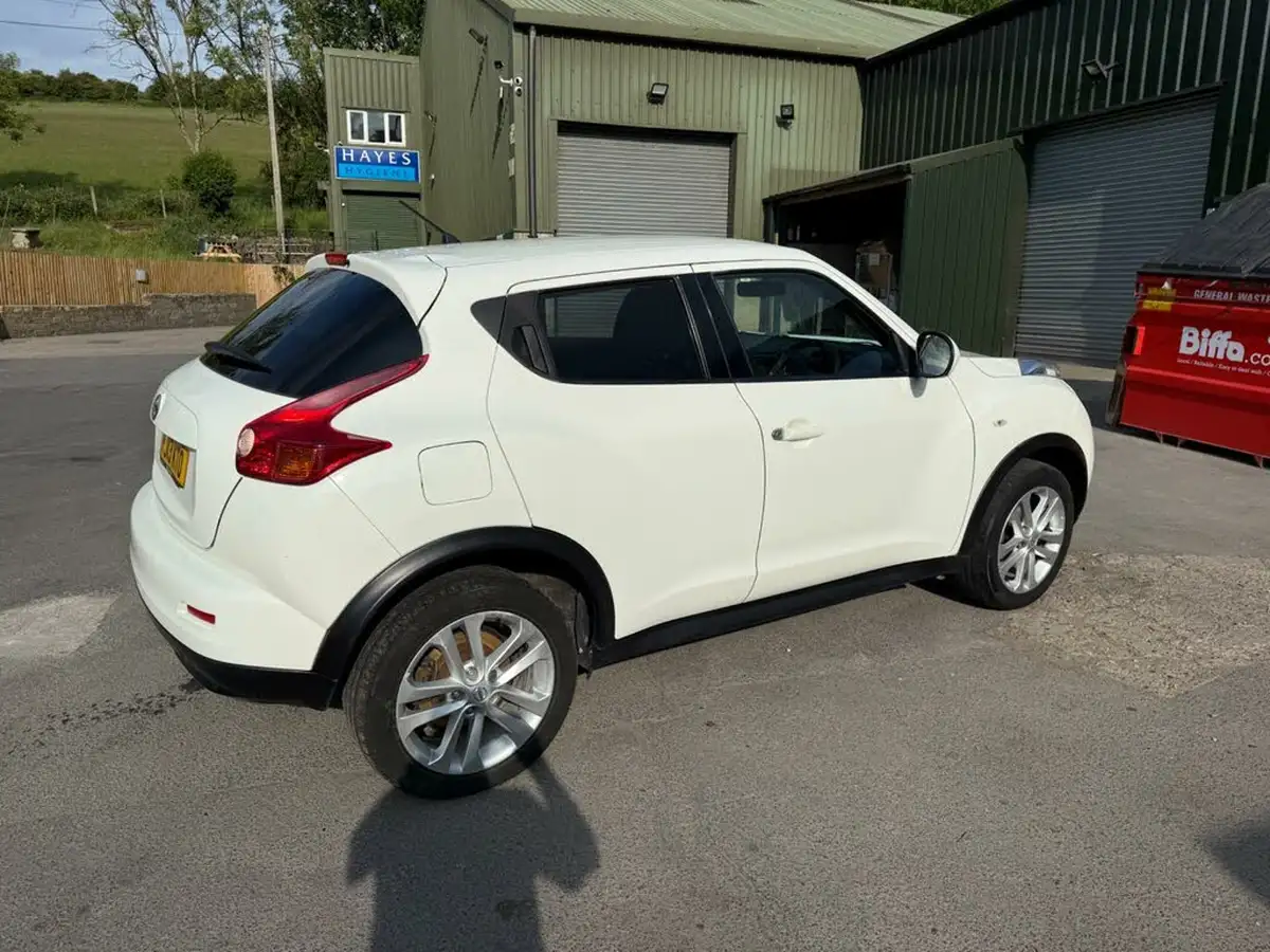 2013-nissan-juke-16-acenta-premium-big-2