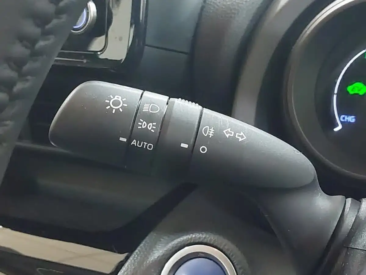 2023-toyota-yaris-cross-15-vvt-i-icon-big-18
