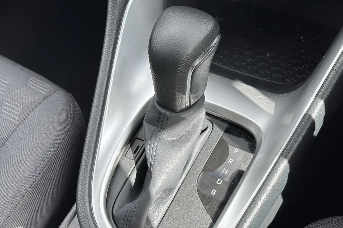 2024-mazda-mazda2-15-centre-line-big-11