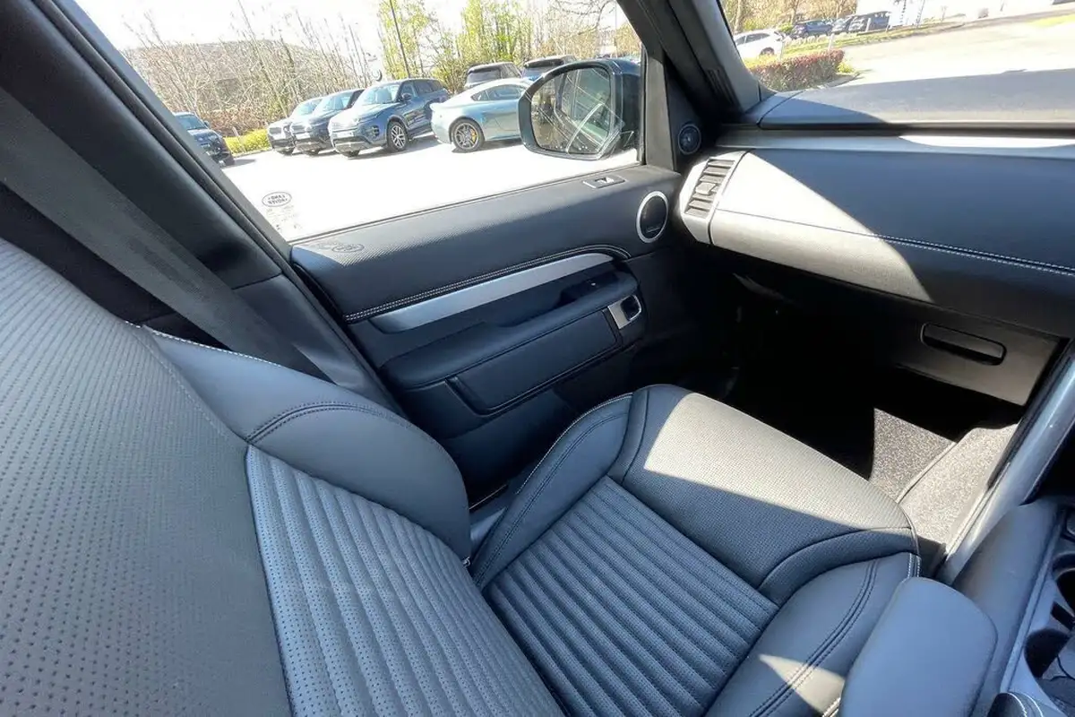 2024-land-rover-discovery-30-d350-dynamic-hse-big-12