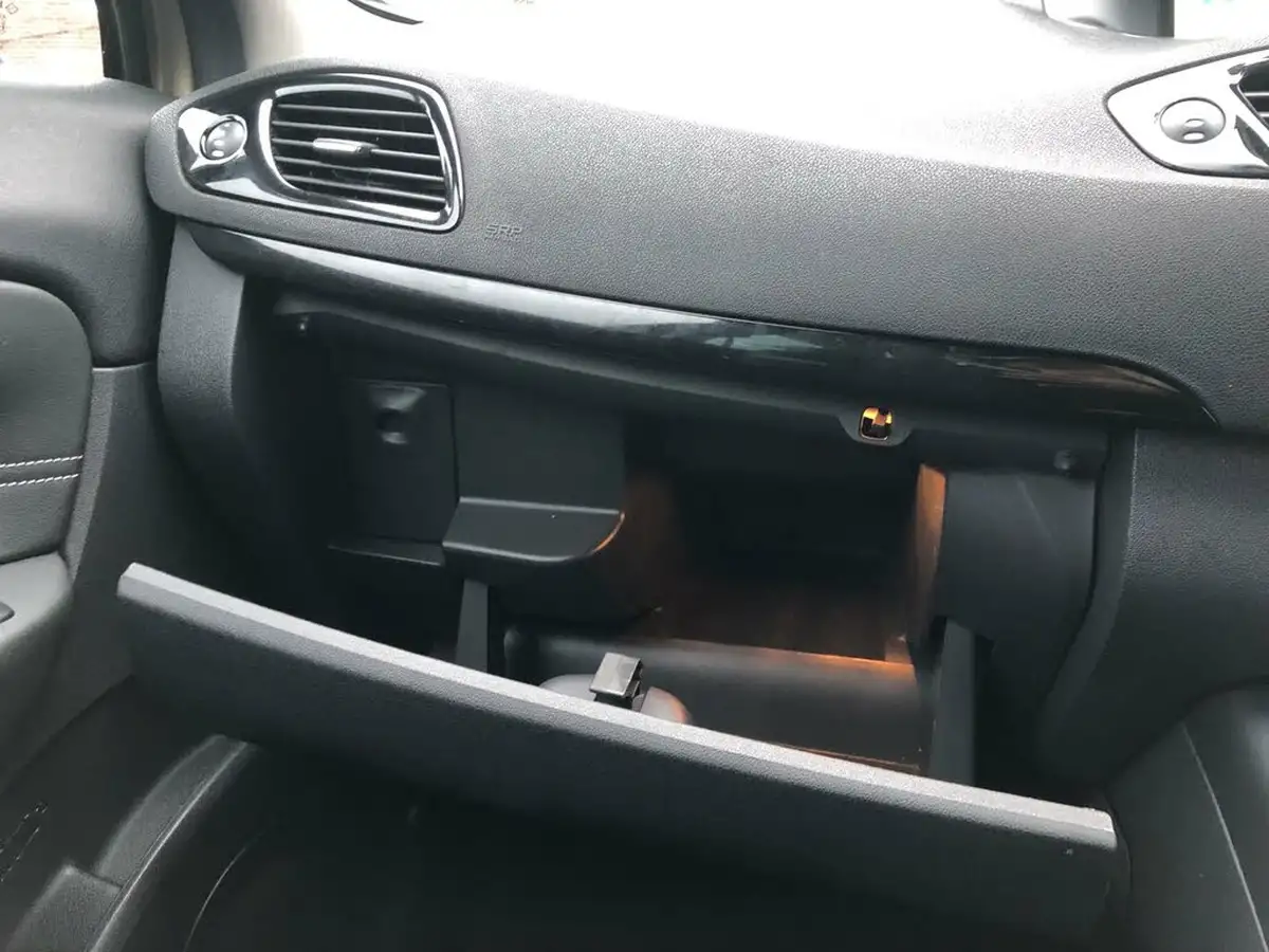 2014-renault-scenic-15td-dynamique-tom-tom-energy-ss-big-48