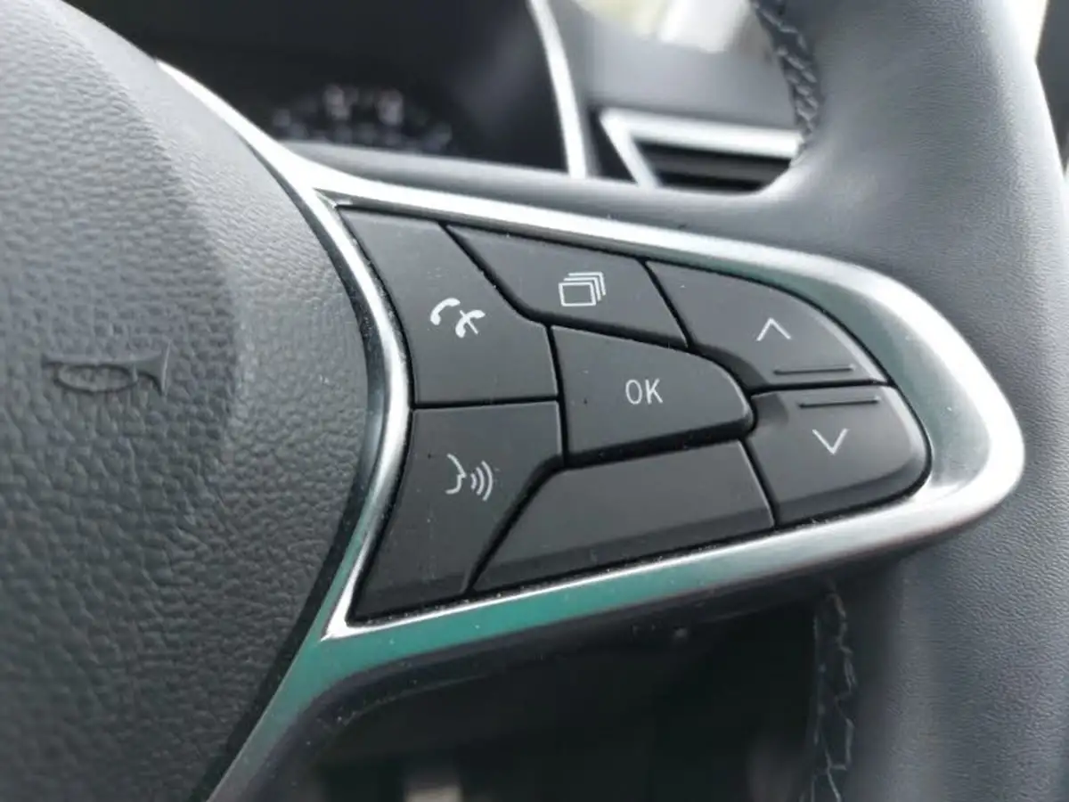 2021-renault-clio-10-sce-iconic-65ps-big-18