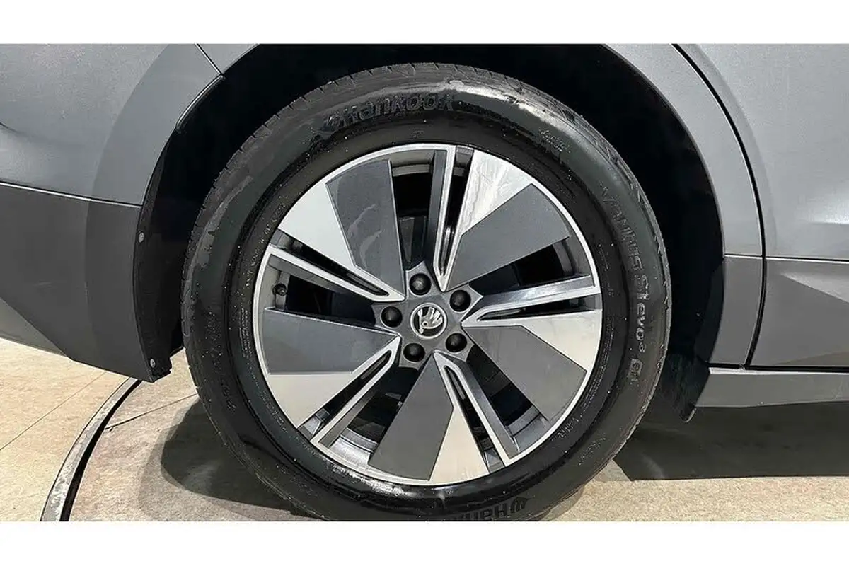 2023-skoda-enyaq-e-80-82-kwh-station-wagon-big-17
