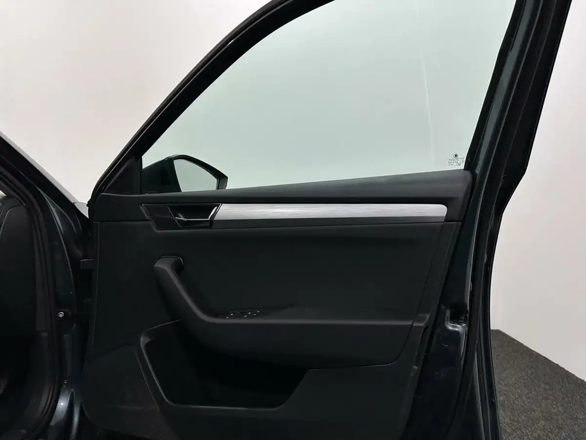 2020-skoda-superb-14-tsi-se-technology-estate-big-31
