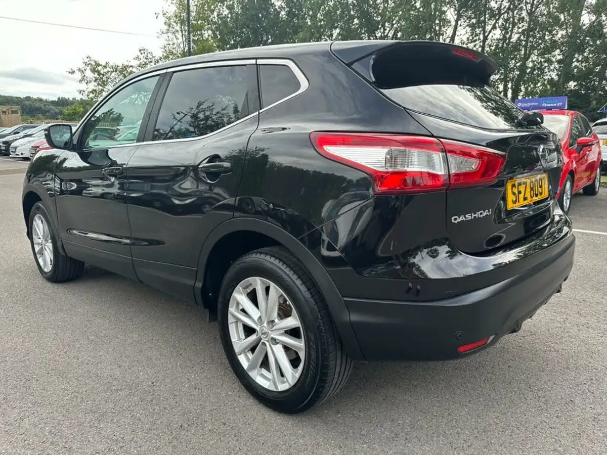 2014-nissan-qashqai-15dci-acenta-premium-big-6