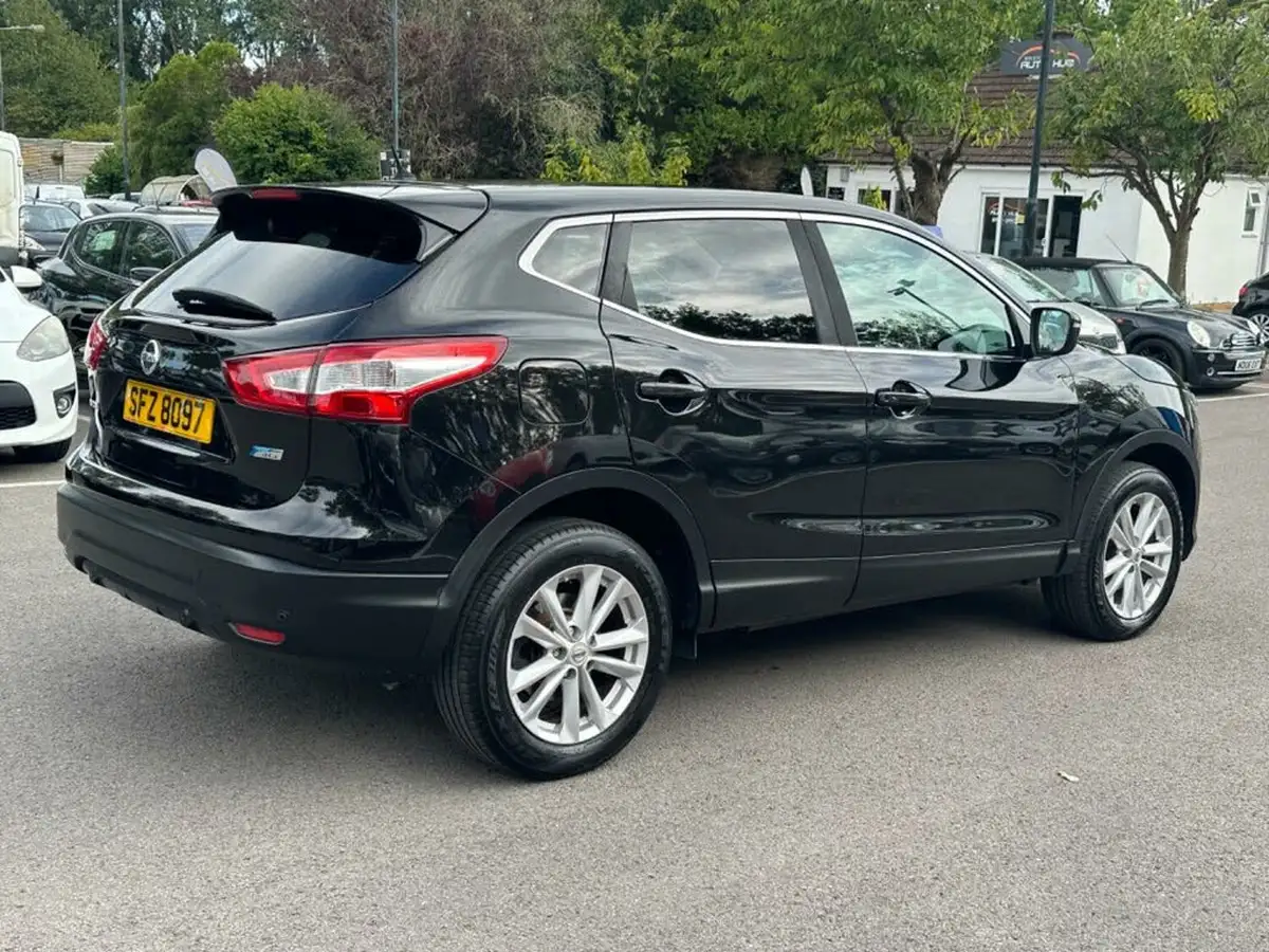 2014-nissan-qashqai-15dci-acenta-premium-big-34