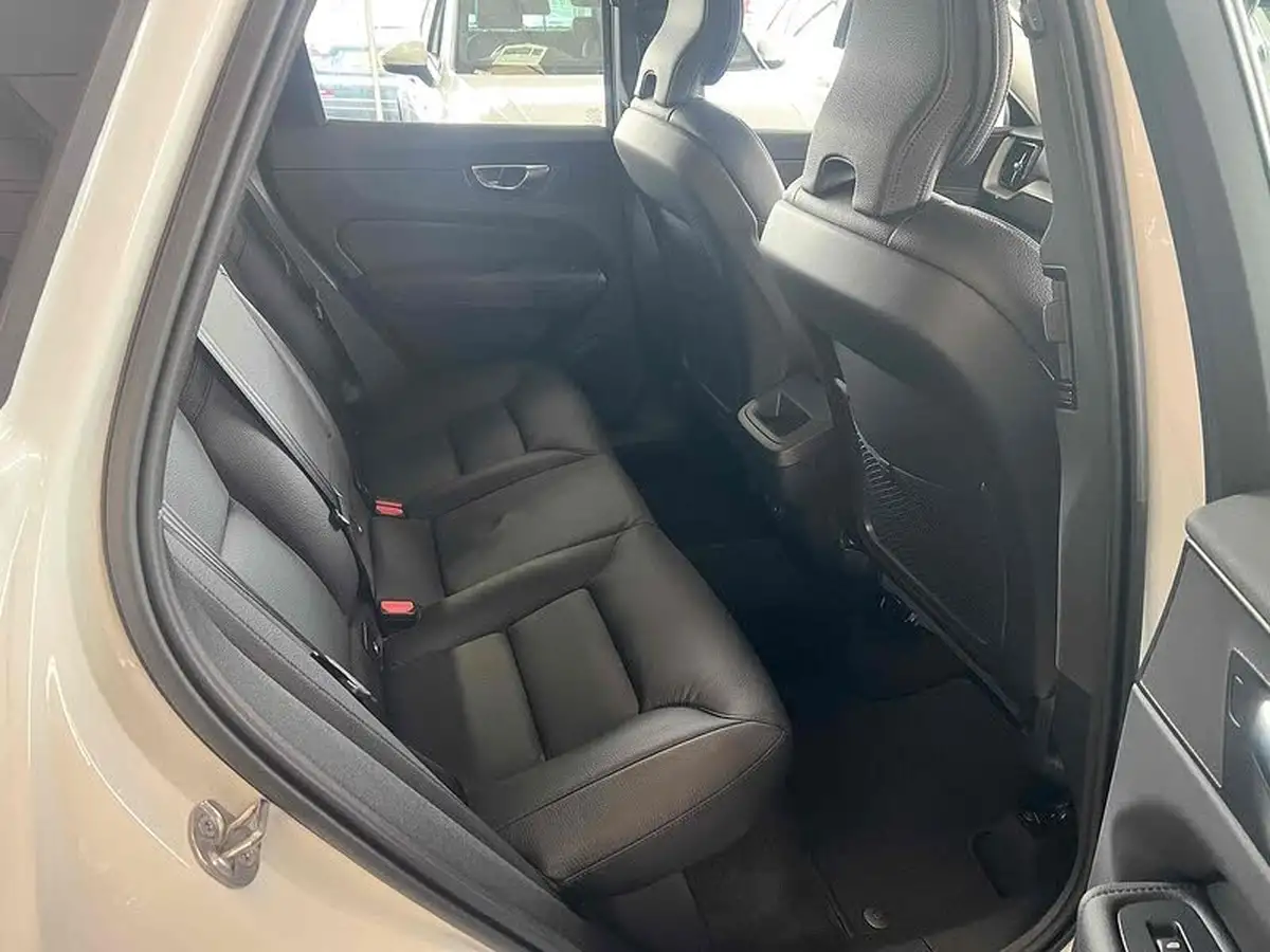 2021-volvo-xc60-20-b5-momentum-big-9